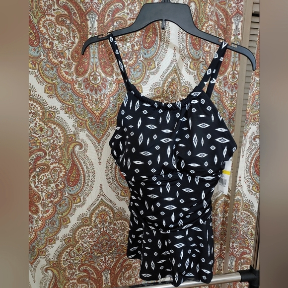 NWT Kim Rogers bathing suit top.Size M